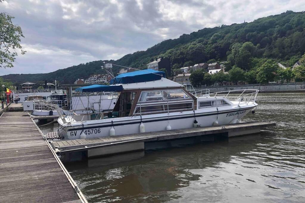 Bateau  Tsilaosa Au Coeur De Namur Hotel Exterior photo